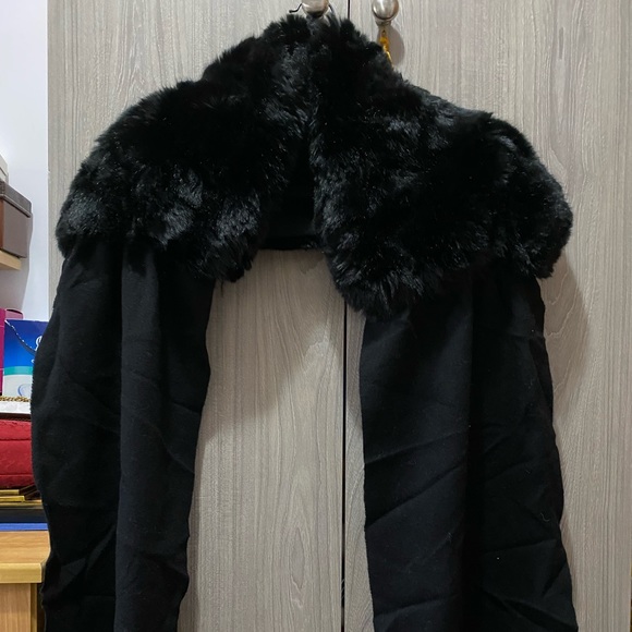 Faux fur scarf - Picture 2 of 4